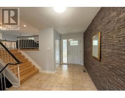 708 Village Green Avenue, London South, ON N6K1H2 Photo 4