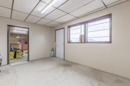 148 Hanover Road E, Steinbach, MB R5G2T1 Photo 2