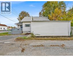 Bath (# pieces 1-6) - 12 Victoria, Leamington, ON N8H2W3 Photo 5