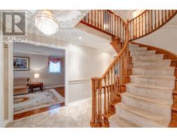 Living room - 4 Ruth Court, Whitchurchstouffville, ON L4A2E3 Photo 4