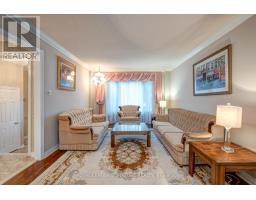 Dining room - 4 Ruth Court, Whitchurchstouffville, ON L4A2E3 Photo 5