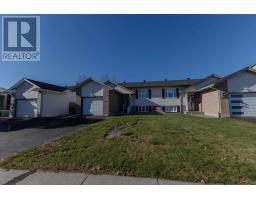 Kitchen - 933 Lake St, Sault Ste Marie, ON P6B6K4 Photo 2