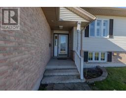 Dining room - 933 Lake St, Sault Ste Marie, ON P6B6K4 Photo 3