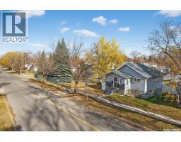 Dining room - 1151 1st Avenue Nw, Moose Jaw, SK S6H3N4 Photo 3