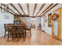 Bedroom - 9043 Ridge Road, Niagara Falls, ON L3B5N7 Photo 2
