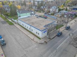 1610 Rosser Avenue, Brandon, MB R7A0M8 Photo 4