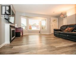 Living room - 290 Renz Rd, Parksville, BC V9P1E3 Photo 3