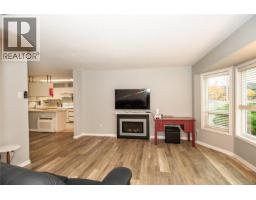 Laundry room - 290 Renz Rd, Parksville, BC V9P1E3 Photo 4