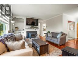 Kitchen - 6081 Parkway Dr, Nanaimo, BC V9V1G2 Photo 5