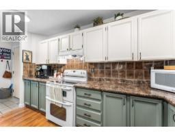 Living room - 983 Bernard Avenue Unit 210, Kelowna, BC V1Y6P7 Photo 5