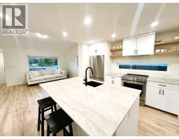 Full bathroom - 2174 Richter Avenue, Kelowna, BC V1Y2P1 Photo 5