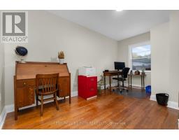 Bedroom 4 - 93 Catherine Avenue, Aurora, ON L4G1K6 Photo 5