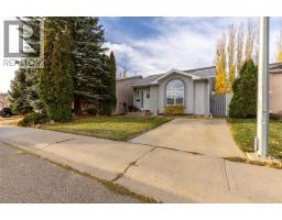 Bedroom - 66 Assiniboia Way W, Lethbridge, AB T1K7L7 Photo 2