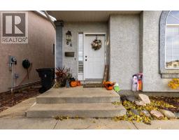 Primary Bedroom - 66 Assiniboia Way W, Lethbridge, AB T1K7L7 Photo 5