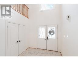 Dining room - 220 Timpson Drive, Aurora, ON L4G5M7 Photo 3