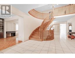 Kitchen - 220 Timpson Drive, Aurora, ON L4G5M7 Photo 4