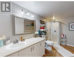 Bedroom 5 - 151 Rhodes Circle, Newmarket, ON L3X1V2 Photo 3