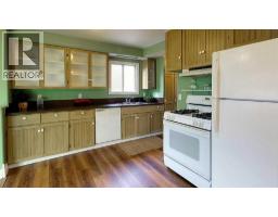 Dining room - 5101 7th Avenue, Edson, AB T7E1K5 Photo 4
