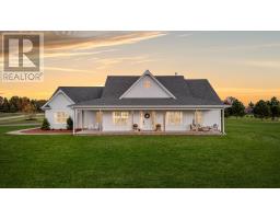 Dining room - 8 Macneill Avenue, Clyde River, PE C0A1H1 Photo 2