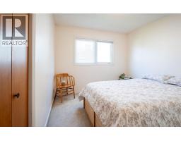 Bedroom - 815 Fourth Street E, Revelstoke, BC V0E2S0 Photo 2