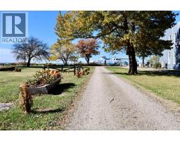 1081 West Shore Road, Pelee Island, ON N0R1M0 Photo 5