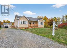 Bath (# pieces 1-6) - 123 Barrington, Sydney Mines, NS B1V1R1 Photo 5