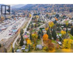 Full bathroom - 1976 Watson Lane, Fruitvale, BC V0G1L1 Photo 2