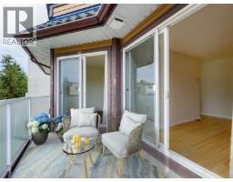 Kitchen - 405 2529 Wark St, Victoria, BC V8T4G7 Photo 4