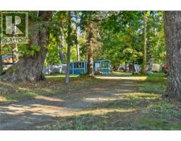 Kitchen - 4758 Wimbledon Rd, Campbell River, BC V9H1C3 Photo 2