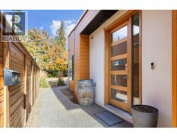 Bedroom - 443 Christleton Avenue, Kelowna, BC V1Y5H9 Photo 3