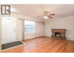 Kitchen - 2133 Oak Street, Prince George, BC V2L1Z8 Photo 3