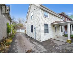 Primary Bedroom - 54 Pearl Street E, Brockville, ON K6V1P7 Photo 4