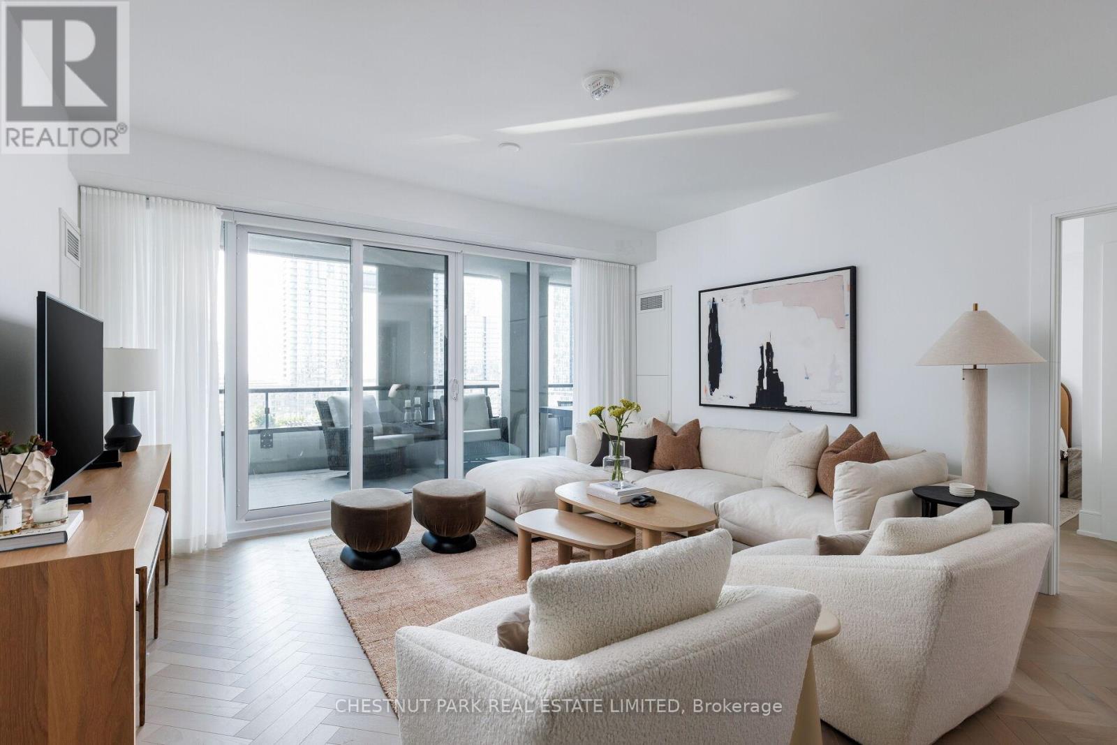 907 455 Wellington Street W