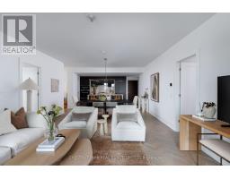 907 455 Wellington Street W, Image 2