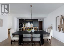 907 455 Wellington Street W, Image 3