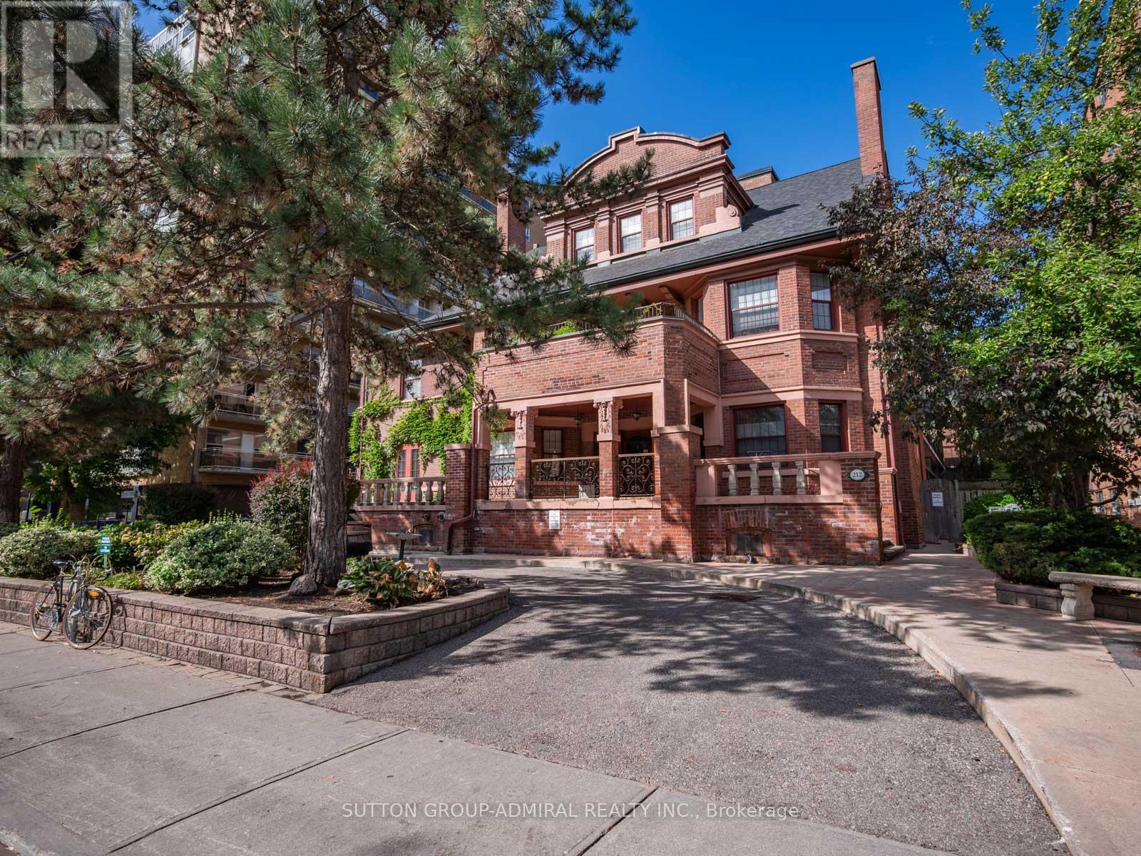 106 212 St George Street