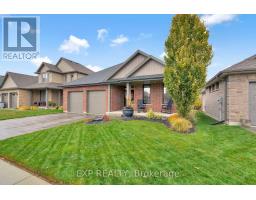 Dining room - 493 Bennett Crescent, Strathroycaradoc, ON N0L1W0 Photo 2