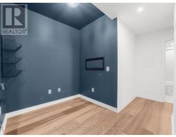 Bathroom - 411 5 Wellington Street S, Kitchener, ON N2G0E3 Photo 5