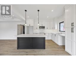 Kitchen - 116 Brandon Avenue, Severn, ON L0K1E0 Photo 3