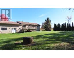 Living room - 113 Barcovan Beach Road, Quinte West, ON K0K1L0 Photo 2