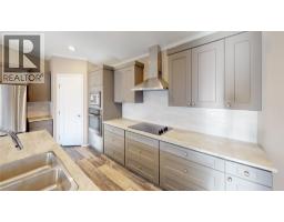 4pc Ensuite bath - 100 Industrial 1 Road Unit 78, Sparwood, BC V0B2G1 Photo 5