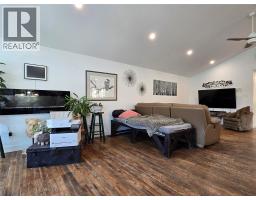 Living room - 2438 Loon Lake Road, Loon Lake, BC V0K1H1 Photo 5