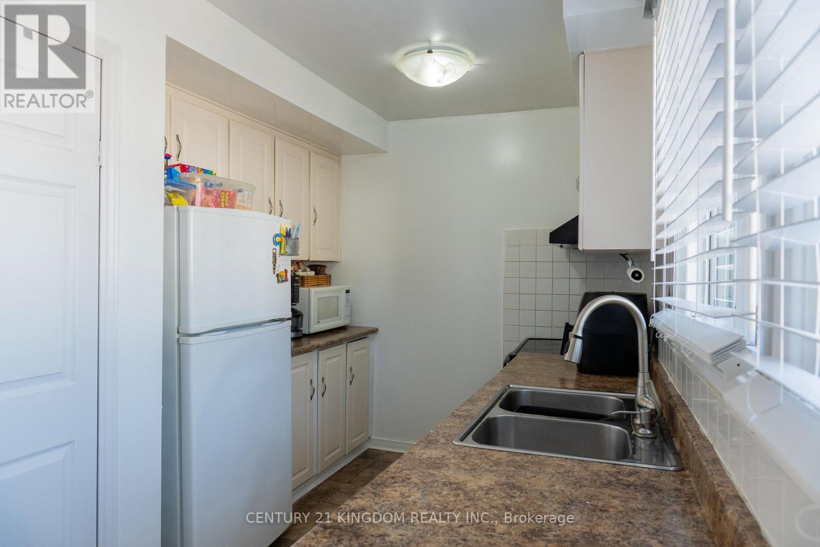 80 30 Wingarden Court