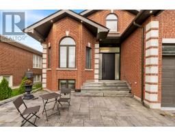 Living room - 72 A Oxford Street, Richmond Hill, ON L4C4L5 Photo 2