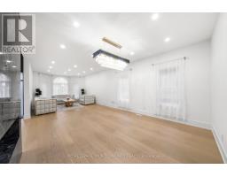 Family room - 72 A Oxford Street, Richmond Hill, ON L4C4L5 Photo 5