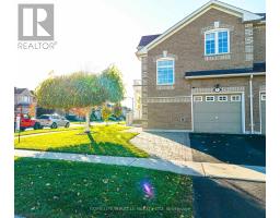 Living room - 2 Davidson Street, Whitby, ON L1P1V7 Photo 2