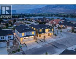 Bedroom - 384 Chardonnay Avenue, Oliver, BC V0H1T4 Photo 3