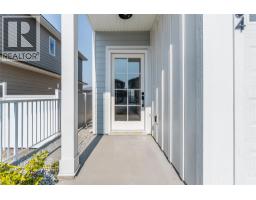 3pc Ensuite bath - 384 Chardonnay Avenue, Oliver, BC V0H1T4 Photo 5