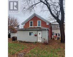 Bathroom - 8 Montague Street, Smiths Falls, ON K7A2M1 Photo 2