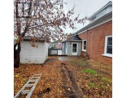 Foyer - 8 Montague Street, Smiths Falls, ON K7A2M1 Photo 4
